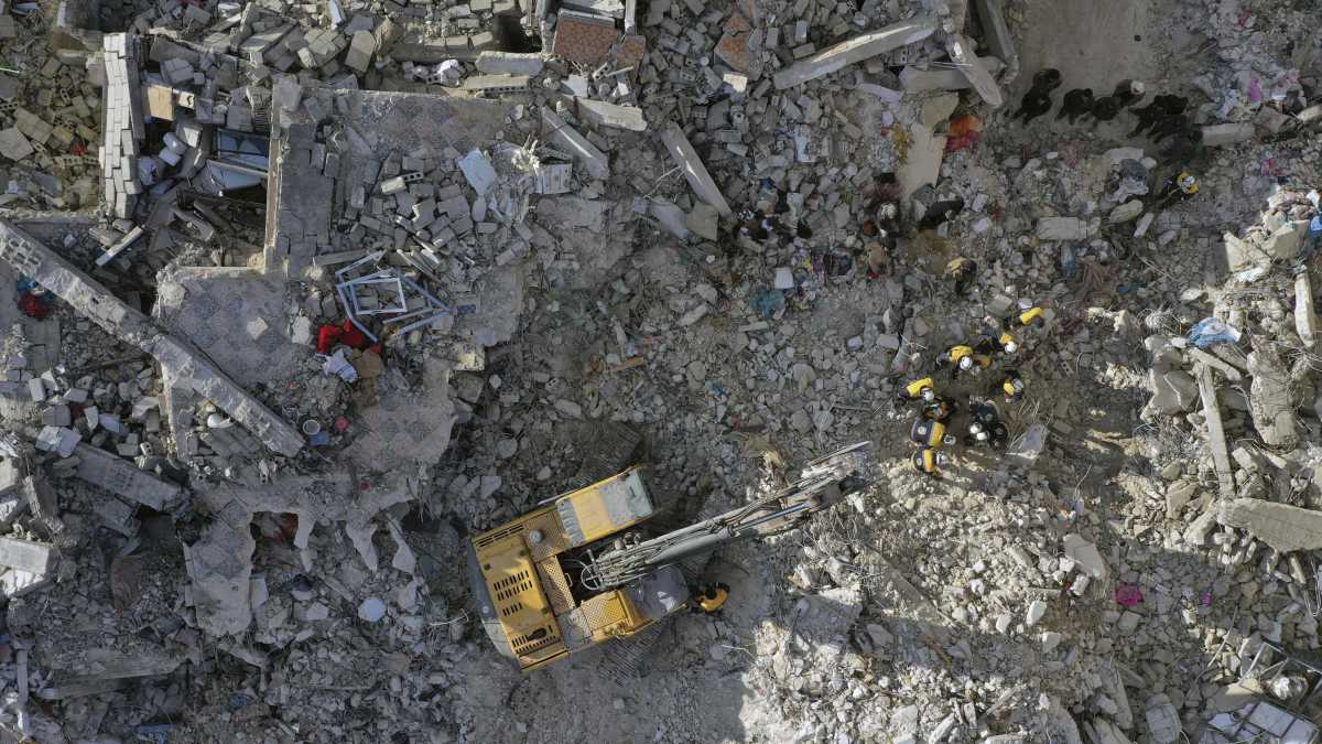 Immagine di Ancora scosse di terremoto in Turchia e i palazzi crollano. Gli aiuti faticano a raggiungere la Siria