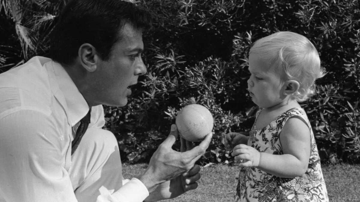 Immagine di "Per futili motivi" di Sapo Matteucci, storia struggente di una formidabile famiglia
