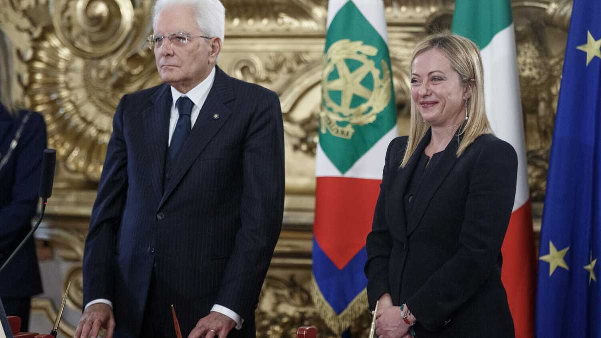 Immagine di Fratelli d'Italia ora teme Mattarella. Il piano Meloni modello Giappone