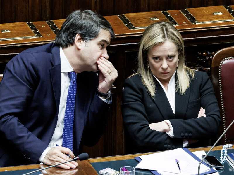 Meloni cede al ricatto di Lega e FI sui balneari, pur sapendo di complicare la strada del Pnrr