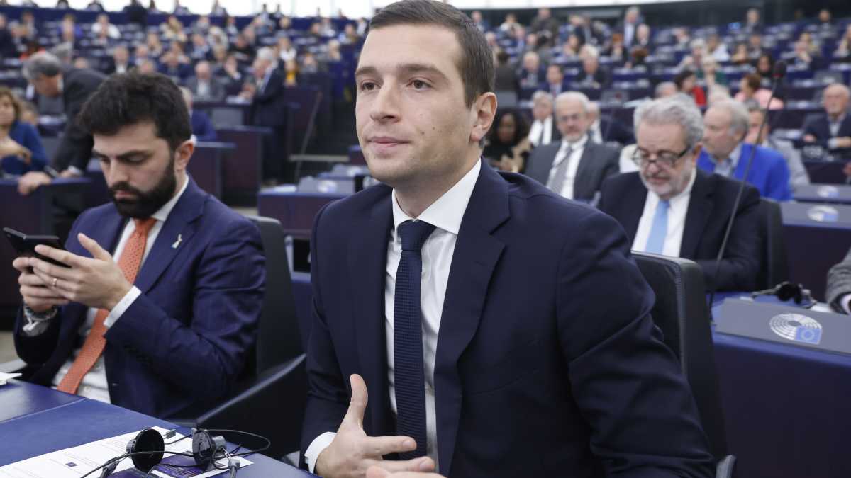 Immagine di L’applauso lepenista a Zelensky