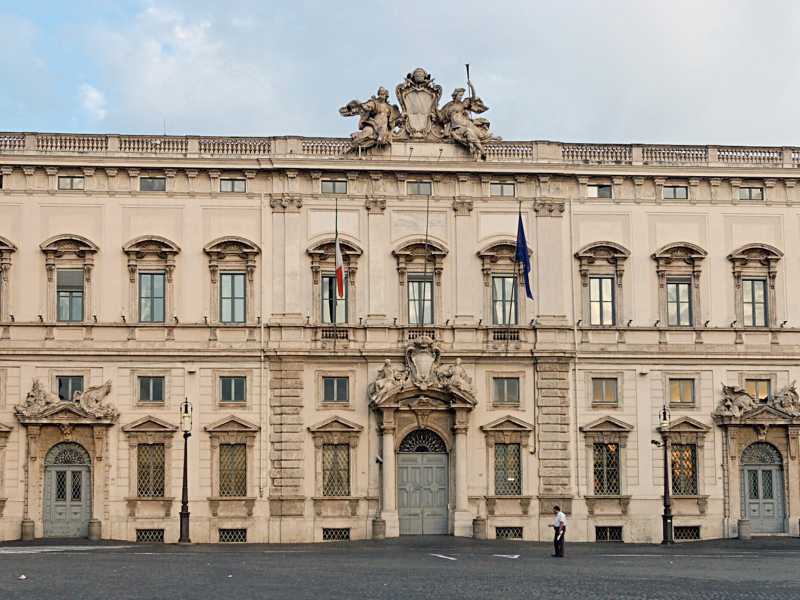 Il palazzo della Consulta, sede della Corte Costituzionale (Wikipedia)