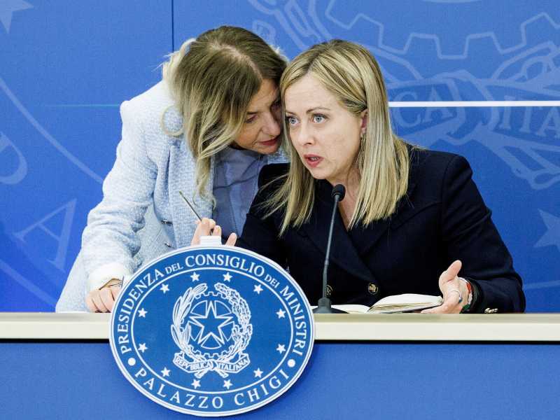 La Kissinger di Meloni. Ritratto di Patrizia Scurti, da segretaria semplice a segretaria di stato
