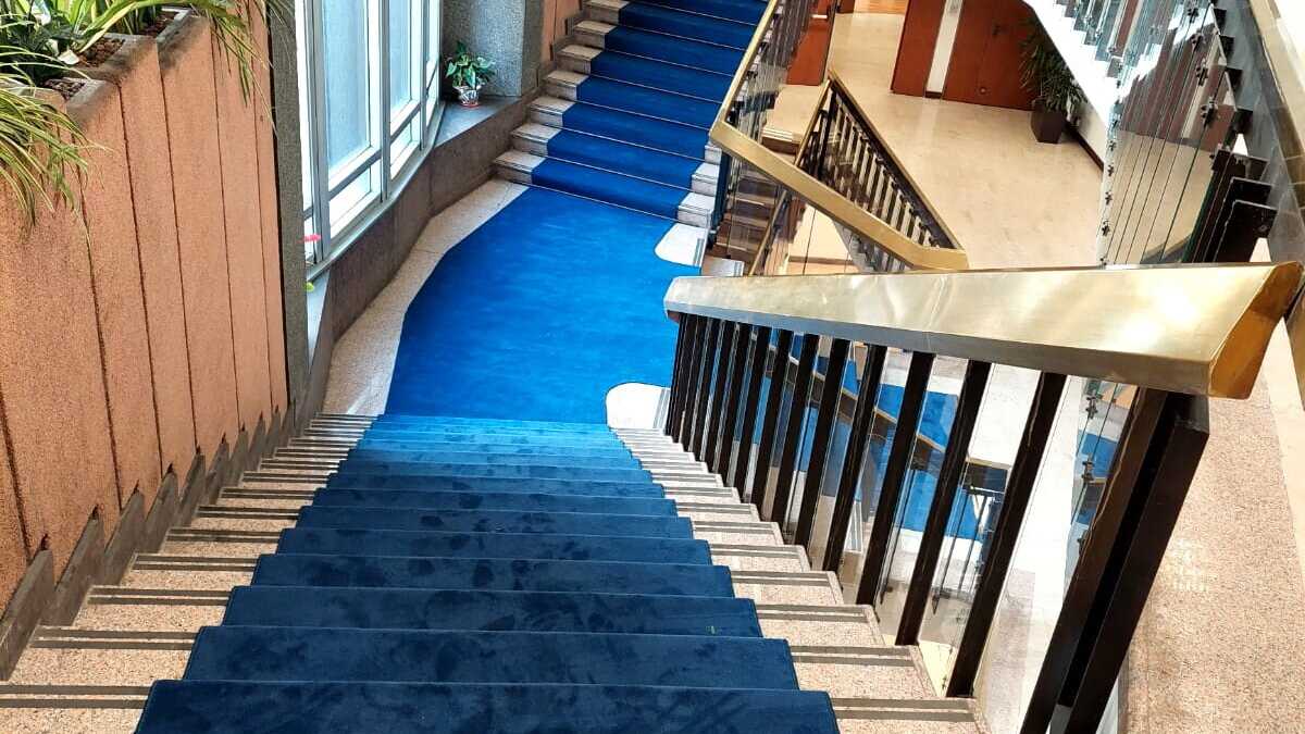 Immagine di La prima mossa di Rocca nel Lazio: via la moquette rossa di Zingaretti, ecco quella blu patriota