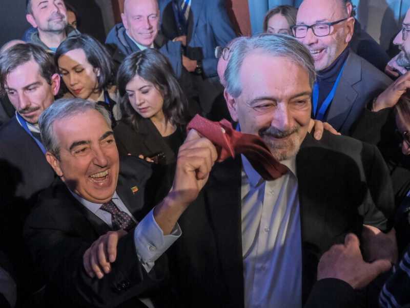 Il nuovo presidente della Regione Lazio Francesco Rocca al comitato elettorale (Lapresse)