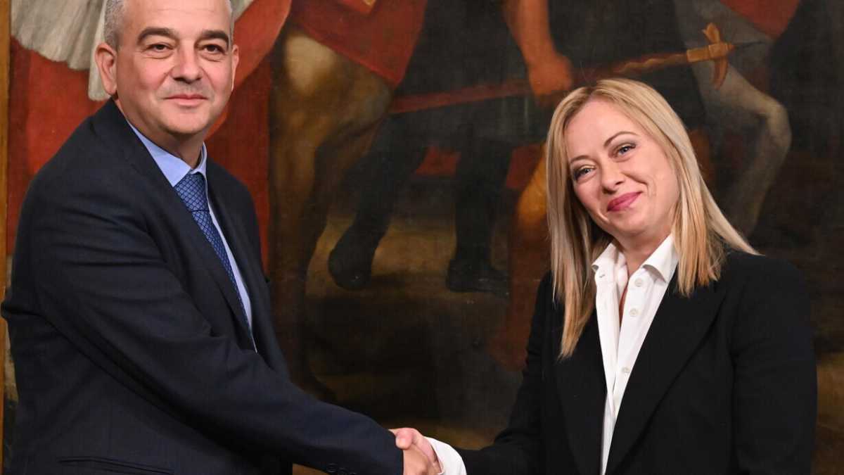 Immagine di Fazzolari: "Berlusconi? No problem, Usa e Cia stanno con Meloni. Rai senza decoro con i Ferragnez"