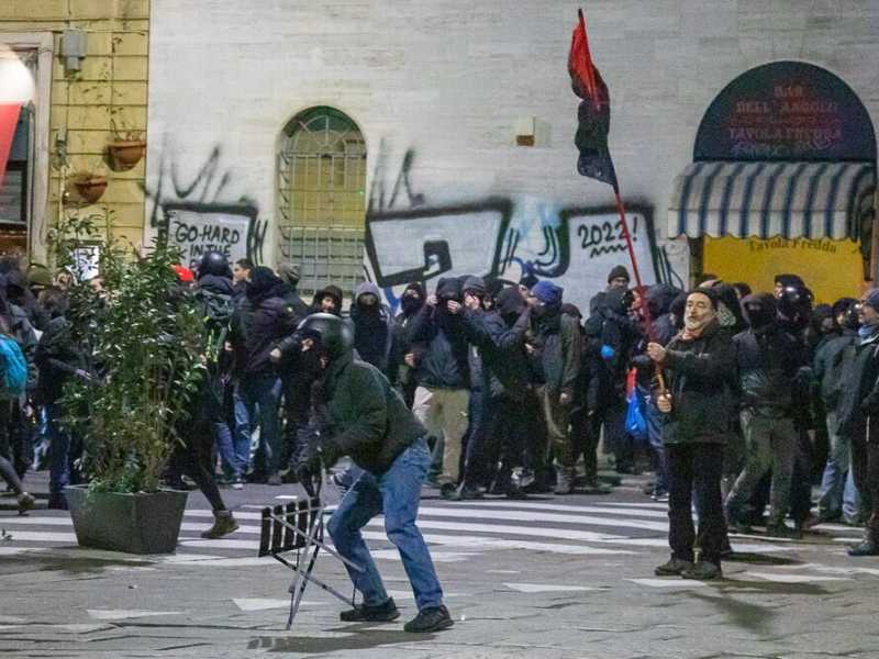 Scontri alla manifestazione degli anarchici (LaPresse)<br /> 