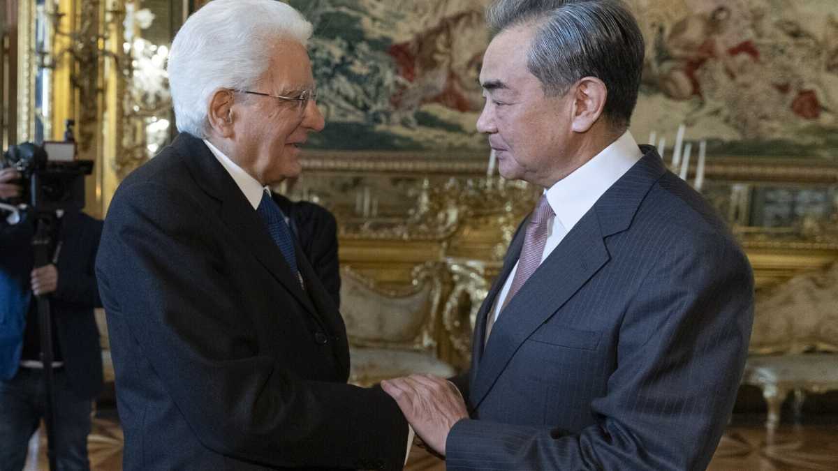 Immagine di La diplomazia cinese al Quirinale: Wang Yi incontra Mattarella e Tajani