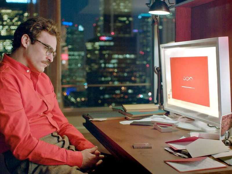Joaquin Phoenix in una scena di Lei (Her), un film del 2013 scritto e diretto da Spike Jonze <br />
