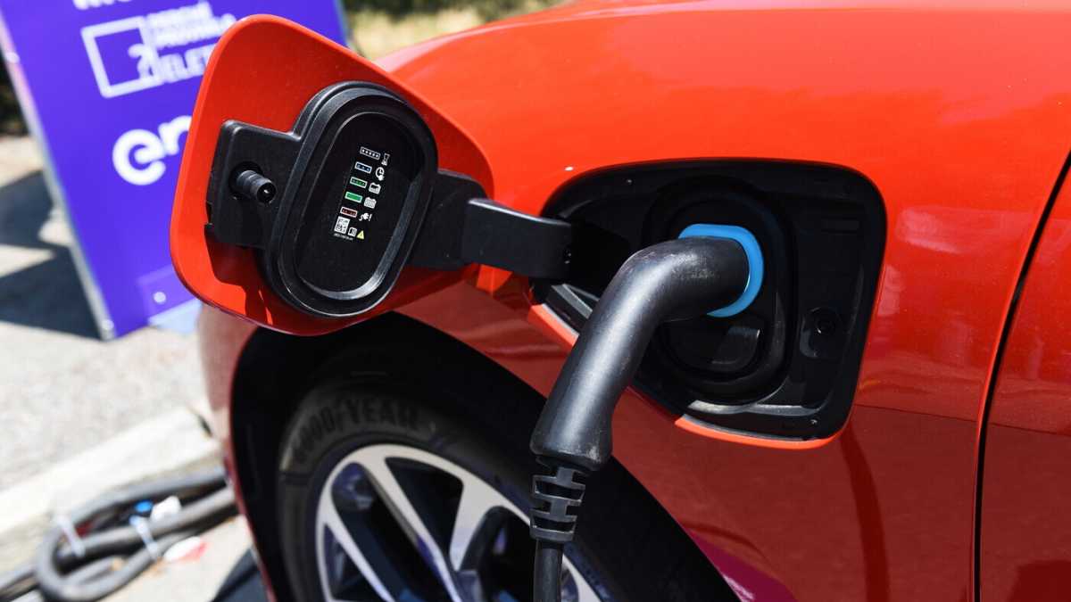 Immagine di Costi ed emissioni: l’isteria ecologista di Bruxelles sull’auto elettrica genera più incognite che benefici