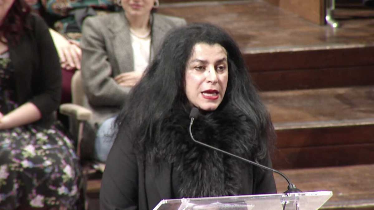 Immagine di La lezione dell'iraniana Satrapi agli studenti di Bologna: "La Repubblica islamica è morta"