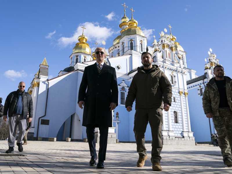La mattina speciale della capitale Kyiv bloccata e grata: Biden è qui