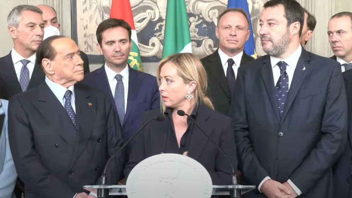 Immagine di Lega e FI circondano Meloni: la premier sulla guerra è sola