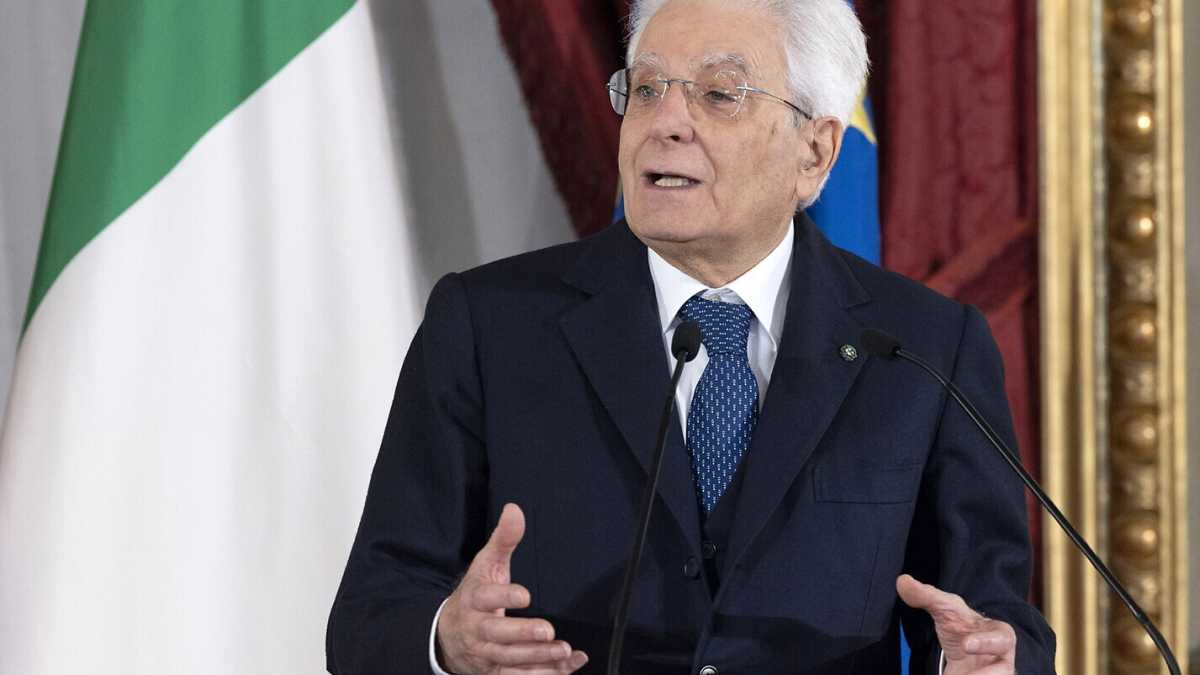Immagine di Mattarella boccia le proroghe sovraniste sui balneari. Per Lega e FI è un problema di Meloni