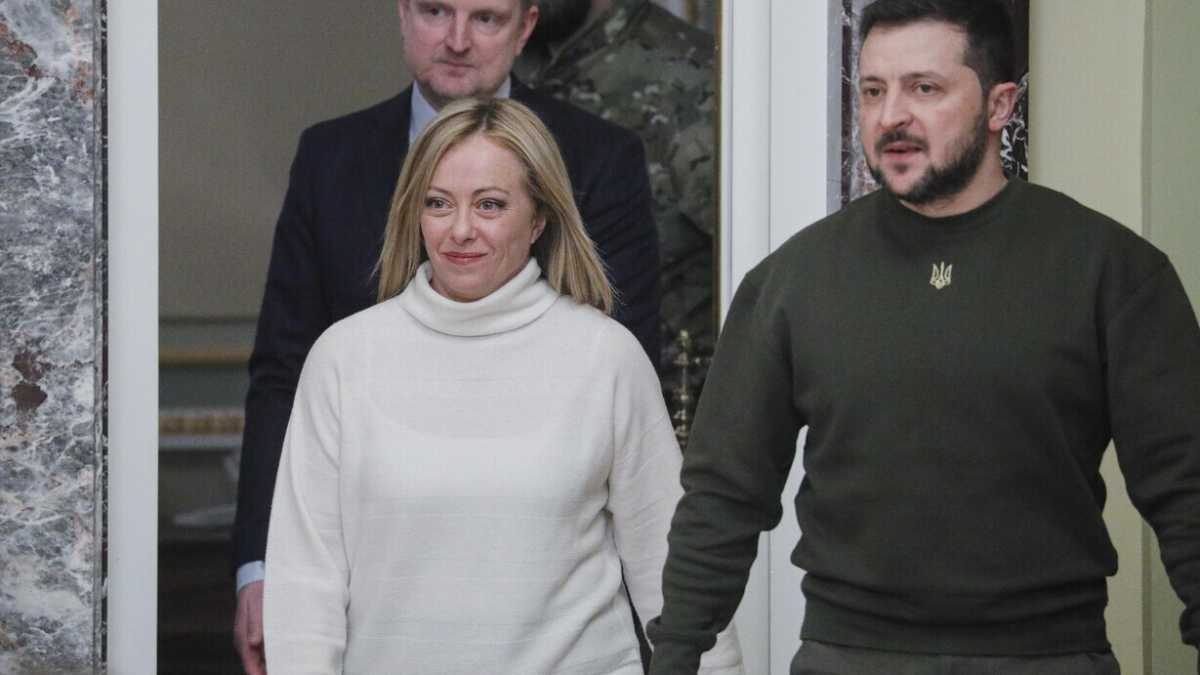 Immagine di La sera andavamo a Kyiv, cartoline dal viaggio di Meloni. Sigarette slim e ansia large