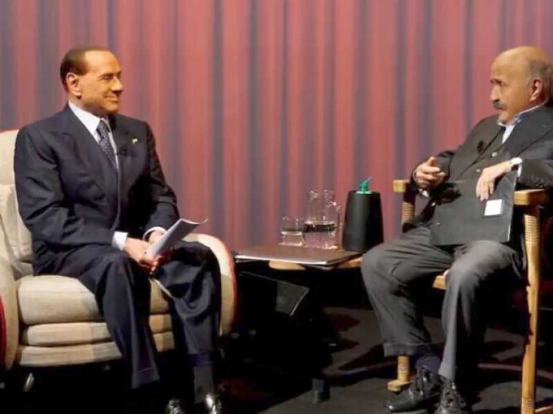 Silvio Berlusconi ospite nella trasmissione di Maurizio Costanzo