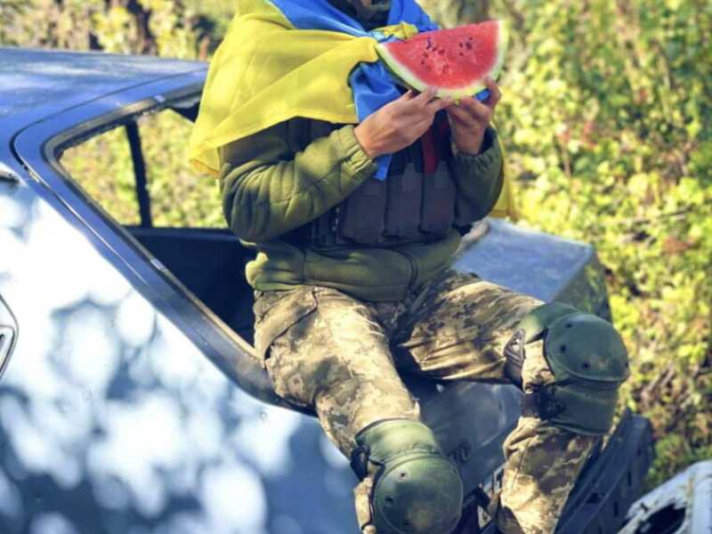 Tutti i colori dell’Ucraina unita, dove il rischio è anche fingere che la guerra sia abitudine