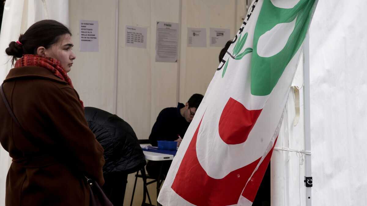 Immagine di Primarie Pd. Oltre un milione di votanti. Schlein e Bonaccini testa a testa