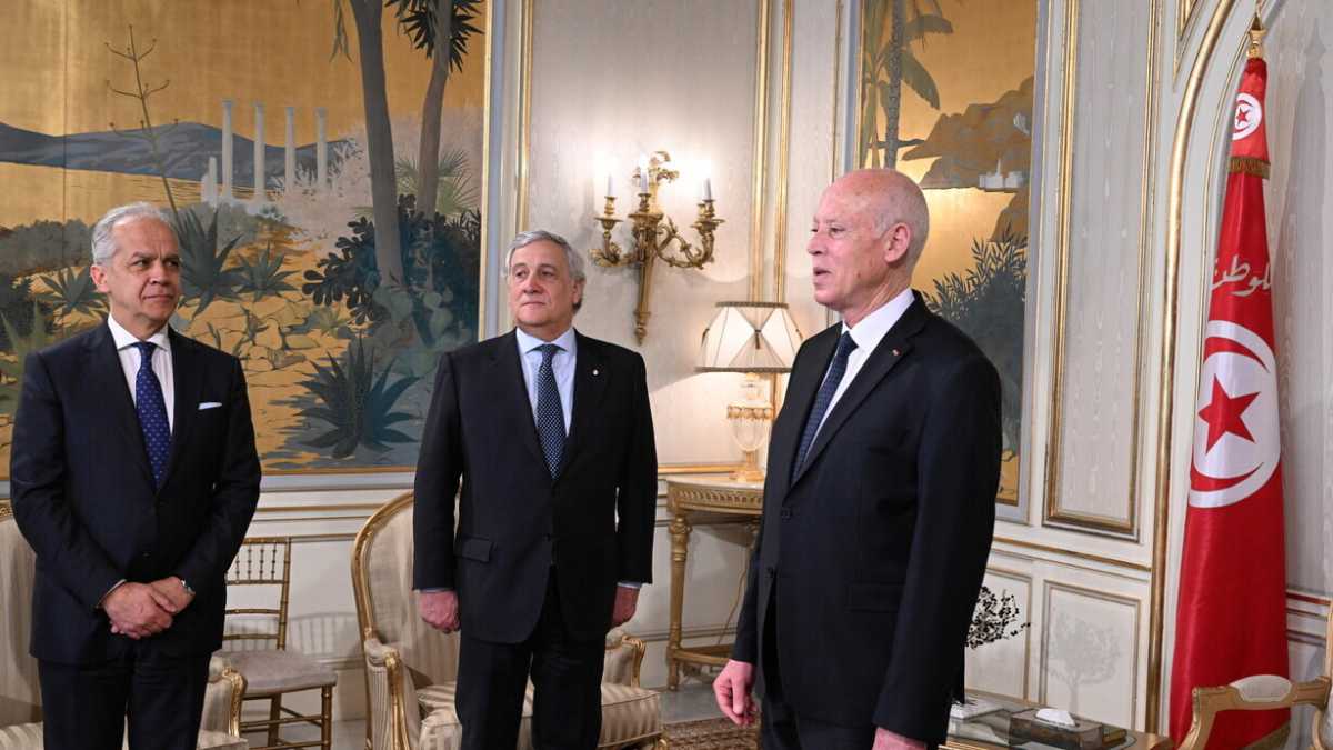Immagine di In Tunisia, Saied ricopia l’ultradestra europea e parla di sostituzione etnica dei migranti