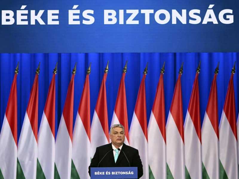 Perché Orbán sta rimandando il suo voto a favore dell’allargamento della Nato