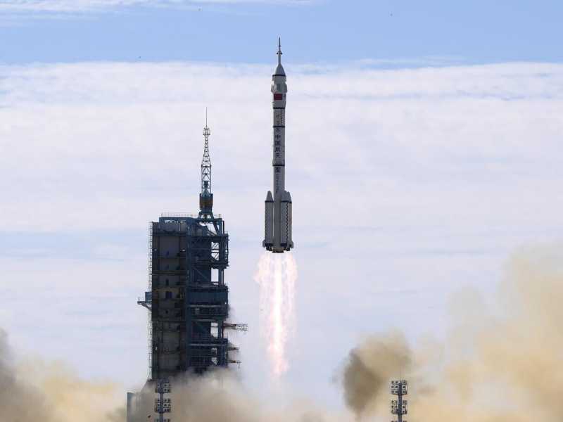 Da Starlink alla luna, la guerra spaziale cinese