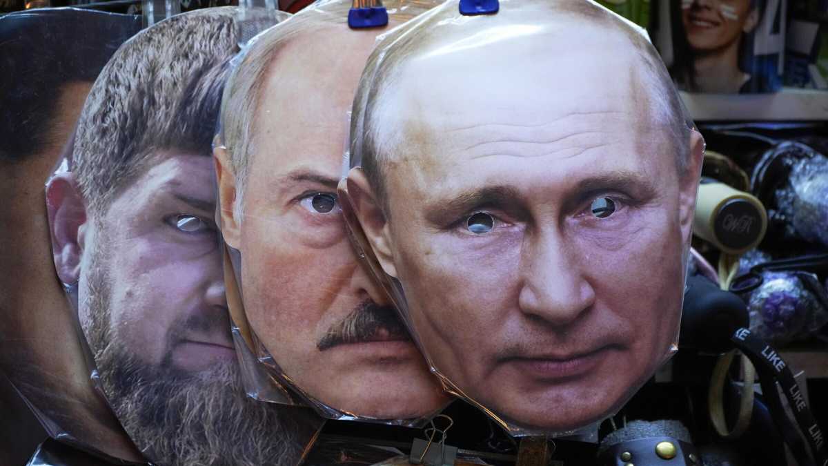Immagine di Lukashenka manda l’opposizione nelle colonie penali come Putin