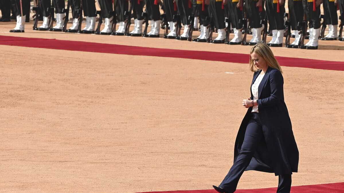 Immagine di “Morte ai coglioni”, Meloni alle prese con l’imbecillità di destra