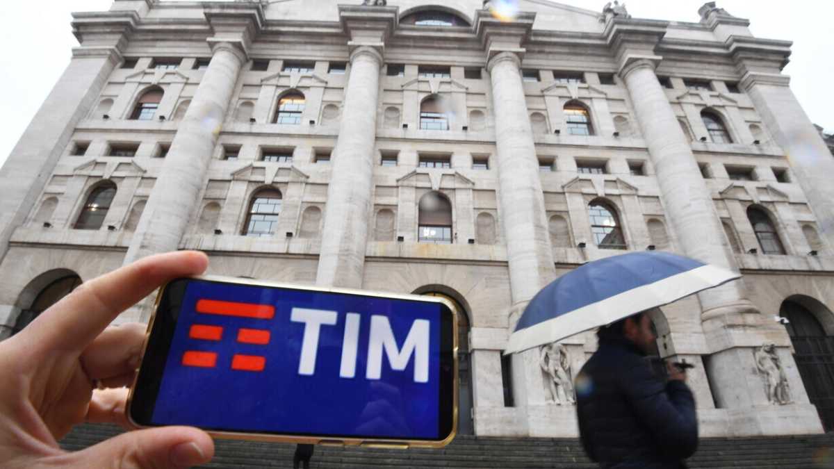 Immagine di Cdp si fa avanti su Tim: ecco l'offerta che sfida quella degli americani di Kkr