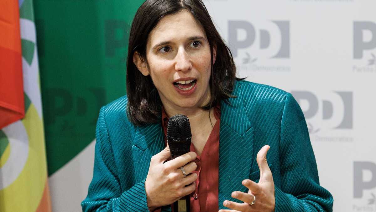 Immagine di L'effetto Elly Schlein traina il Pd nei sondaggi (+2,6 per cento) e piccona il M5s