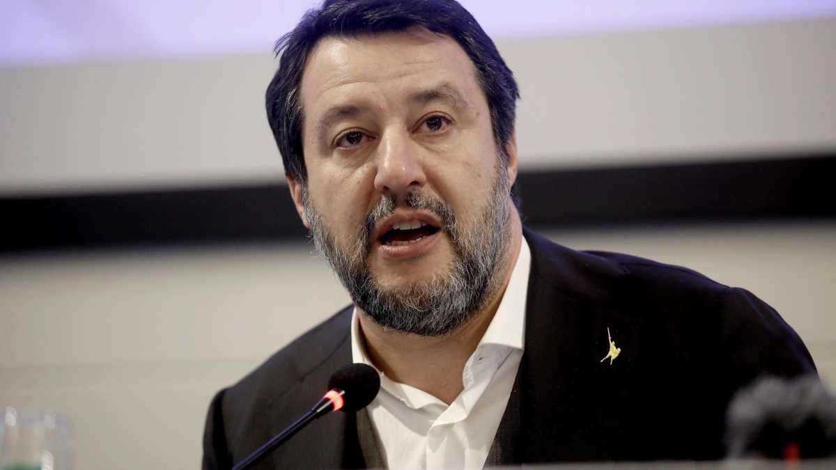 Immagine di Migranti, salta l'articolo sulla sorveglianza marittima a Crosetto: la spunta Salvini
