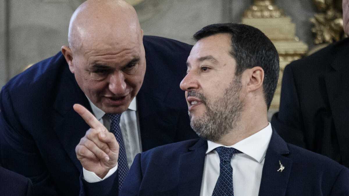 Immagine di Migranti, la sorveglianza marittima passa a Crosetto. Meloni non omaggerà le salme dei naufraghi