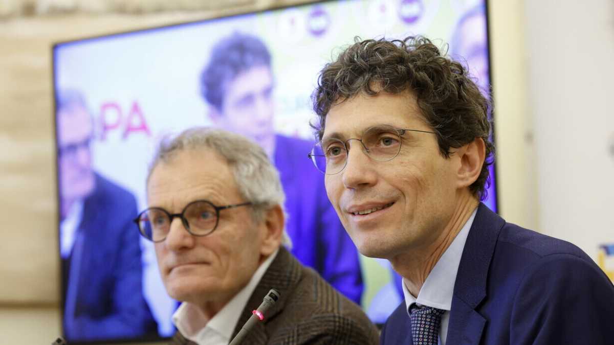 Immagine di Pd e Terzo Polo firmano la proposta di Magi per superare la Bossi-Fini