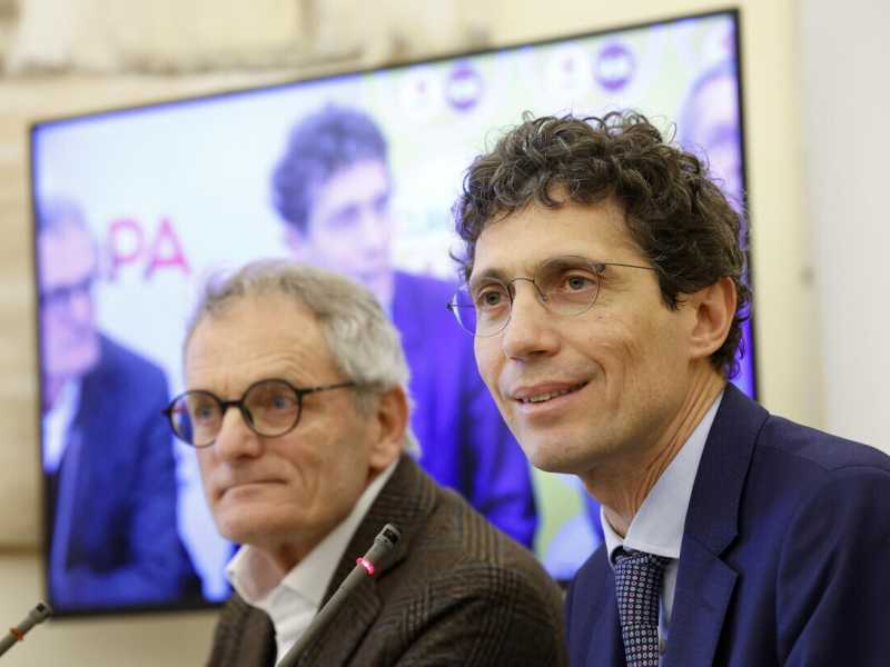 Pd e Terzo Polo firmano la proposta di Magi per superare la Bossi-Fini