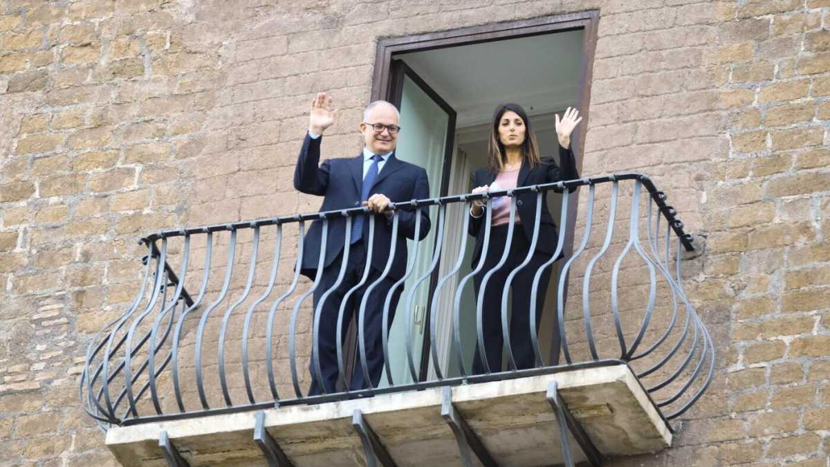 Immagine di Raggi e Gualtieri, ecco perché sindaco ed ex sindaca sono i guastatori del dialogo Pd-M5s
