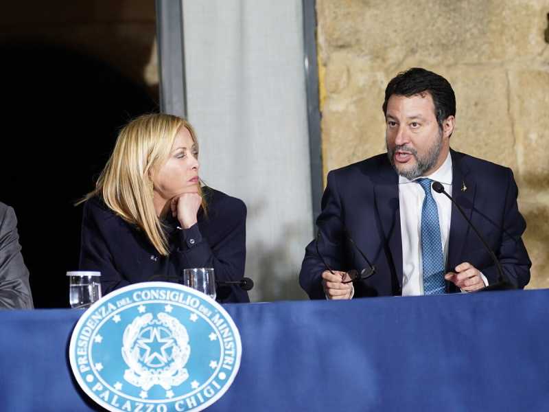 Salvini approfitta della crisi di Meloni per celebrare il 2019 dei "porti chiusi", che però fu un disastro