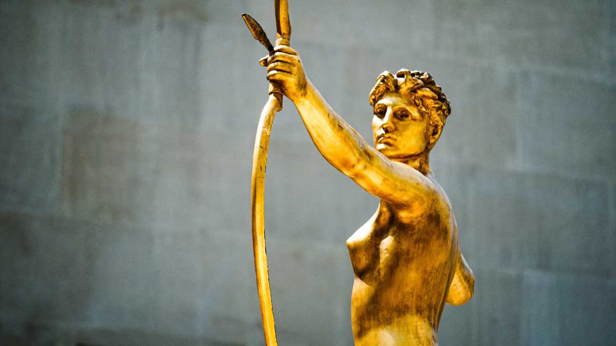 Immagine di Sagittario, altro che frecce: bombe a mano
