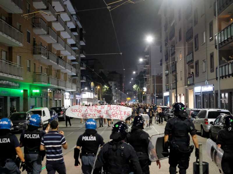 Foto via Ansa, corteo al Cpr di Torino (2019) <br />