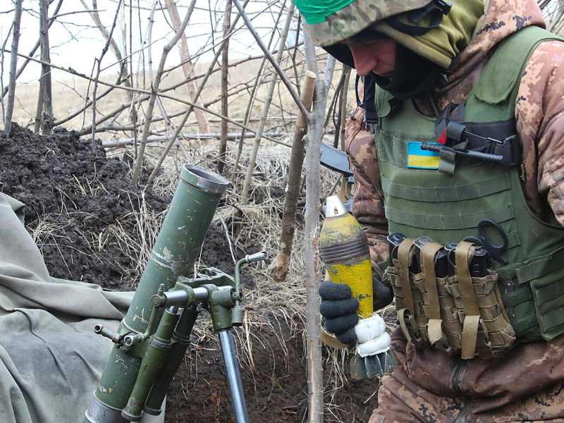Militari ucraini a Bakhmut (Foto Ansa)&nbsp;<br />