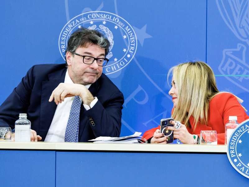 Sulla ratifica del Mes, Meloni ha finito le scuse e l’Europa ha perso la pazienza