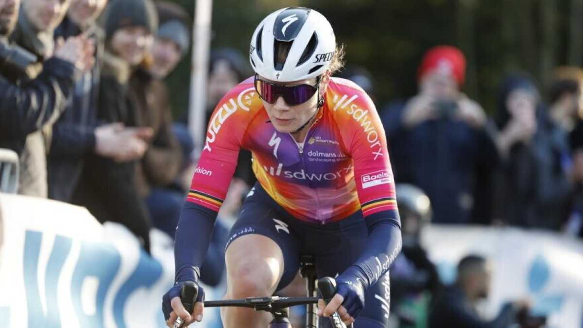 Immagine di Lotte Kopecky nelle strade dei giorni disorientati