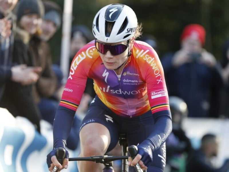 Lotte Kopecky nelle strade dei giorni disorientati