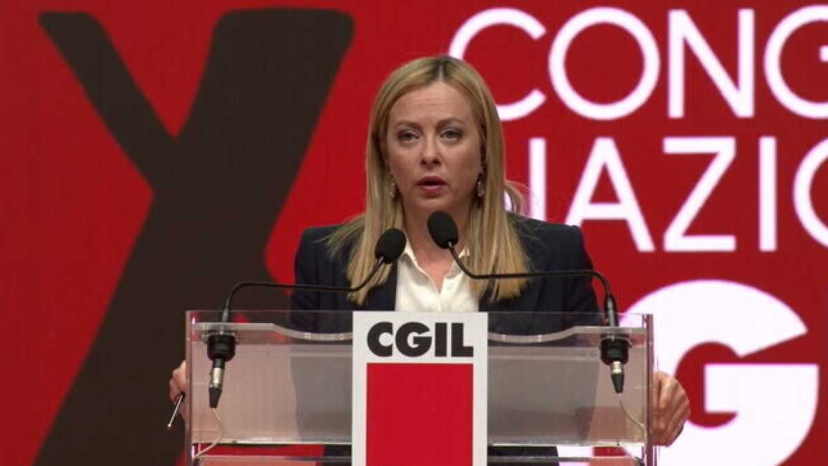 Immagine di Meloni supera la prova Cgil: per lei un appaluso e poche contestazioni
