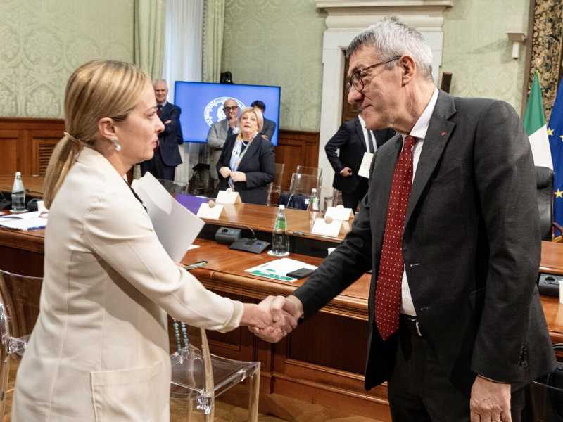 Meloni tra Schlein e la Cgil: dubbi a Palazzo Chigi sulla trasferta nella tana di Landini