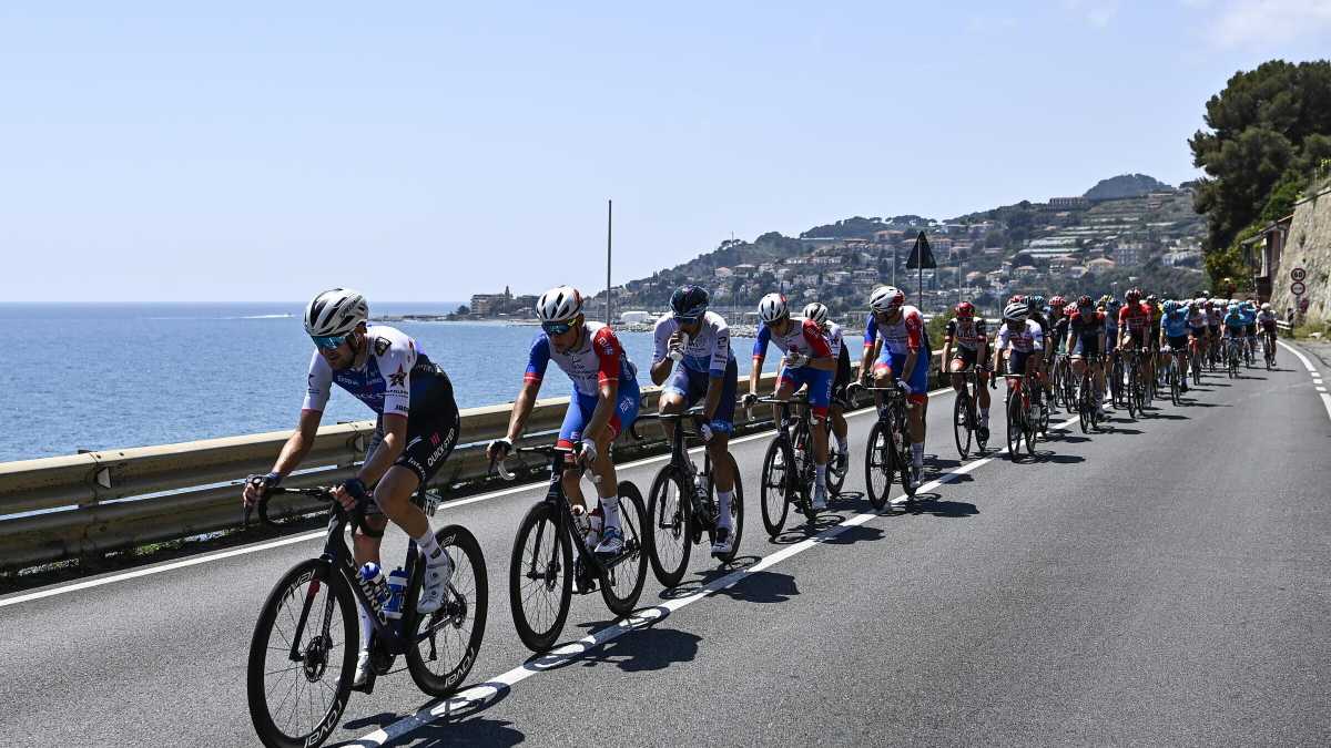Immagine di La dolce noia della Milano-Sanremo alla prova Pogacar