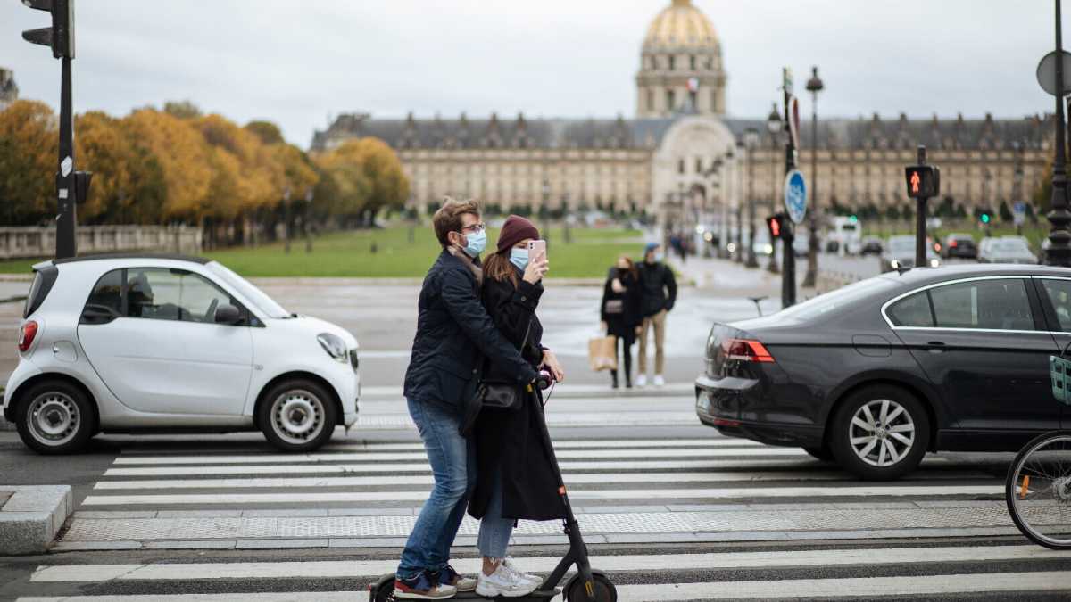 Immagine di Monopattini addio? Parigi decide con un referendum