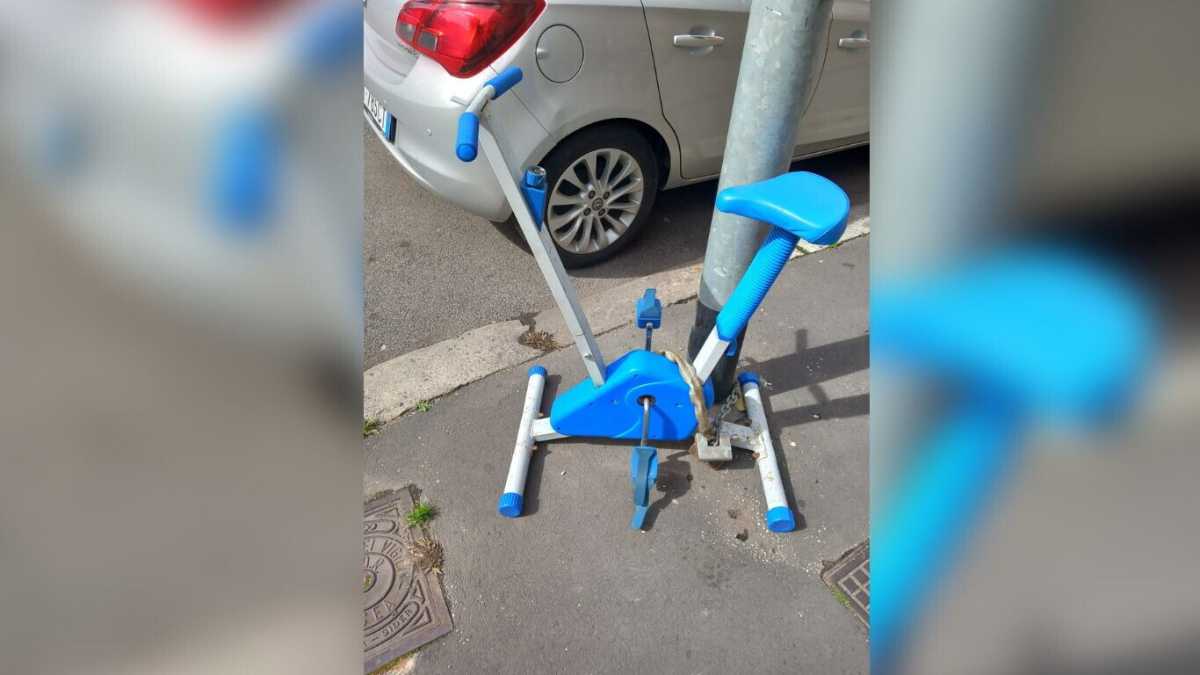 Immagine di Storia (inutile) di una cyclette abbandonata a Roma