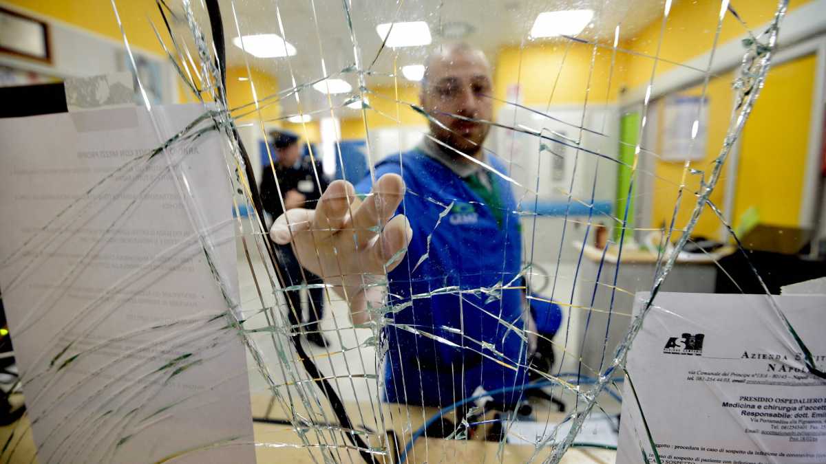 Immagine di Fermare le violenze contro i medici: serve un segnale forte dalle istituzioni