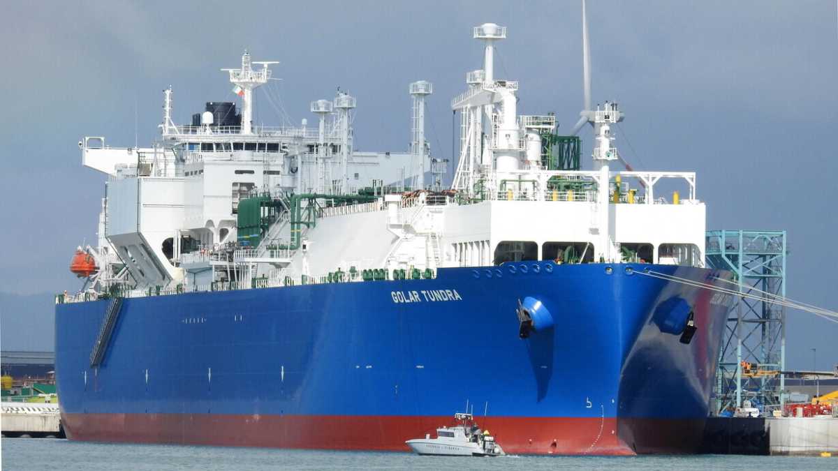 Immagine di A Piombino arriva la nave Gnl: nessuno protesta, ma il sindaco di FdI va avanti con il ricorso al Tar