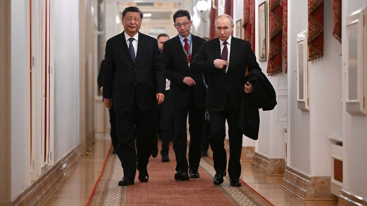Immagine di Xi Jinping parla con Putin ma a nessuno dei due interessa la pace in Ucraina
