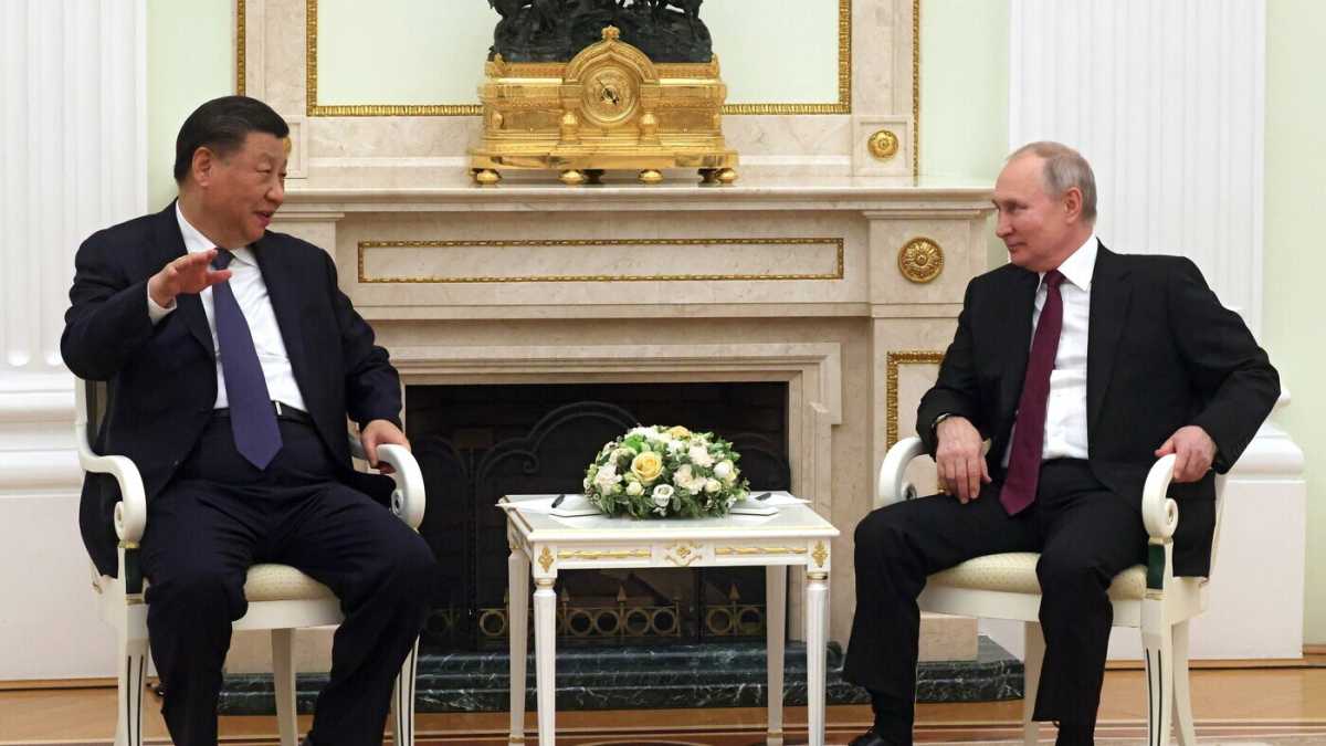 Immagine di Tutte le debolezze di Putin davanti a Xi Jinping: da ideologo del nuovo mondo a scagnozzo